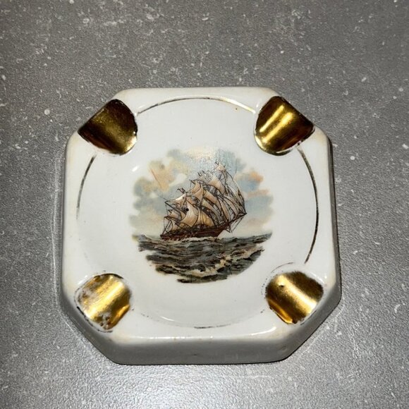 LIMOGES small Sailing boat ashtray with gold tone - Picture 3 of 12